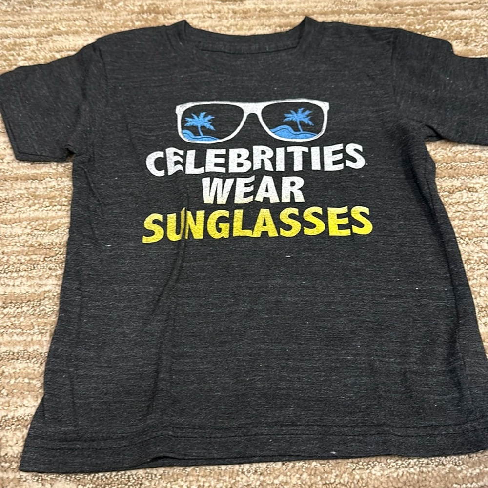Dilascia boys gray graphic tee.  Super soft.  Size 4t.